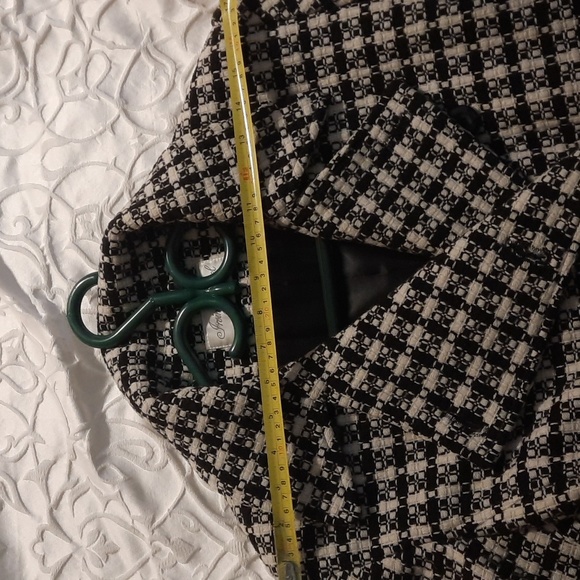 Beautiful Ladies Wool Winter Coat - Picture 6 of 7